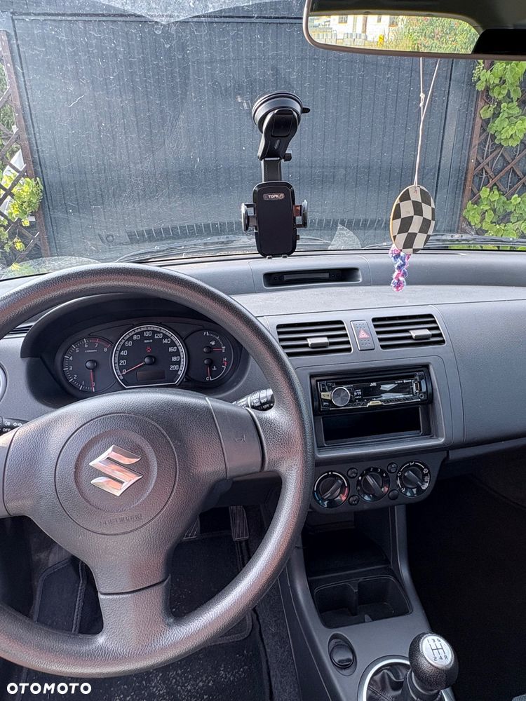 Suzuki Swift - 11