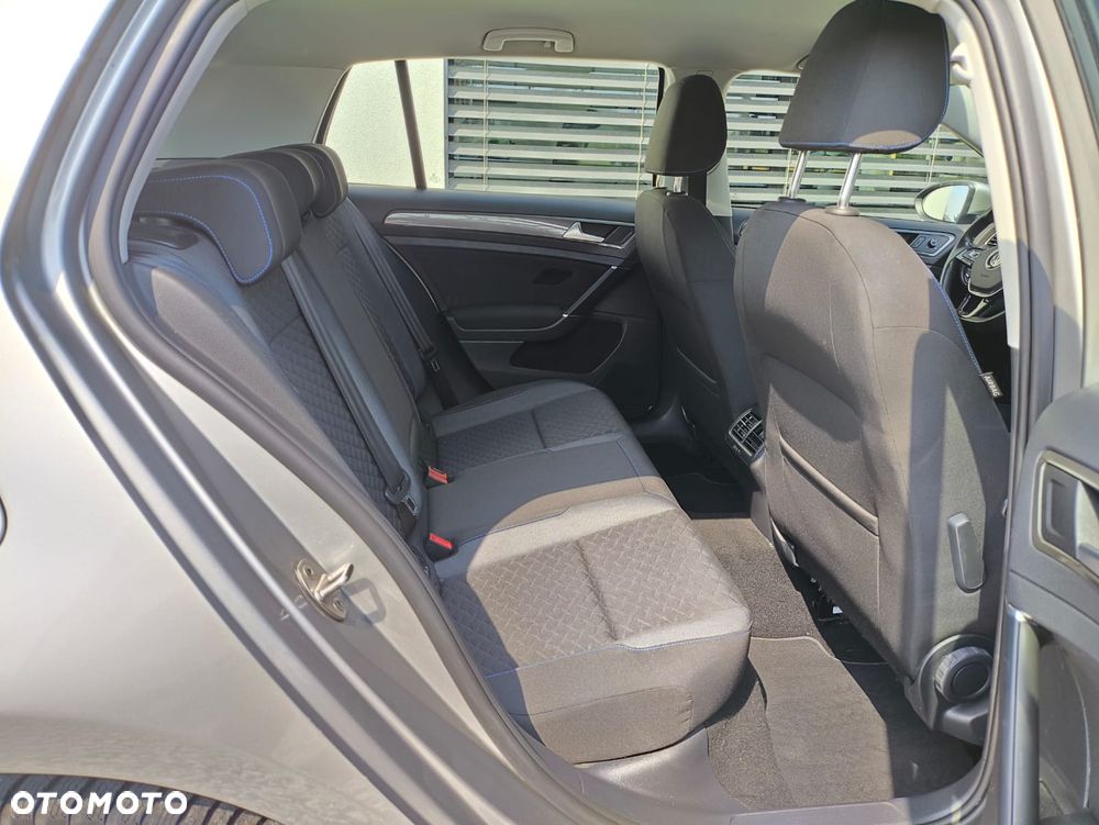 Volkswagen Golf - 26