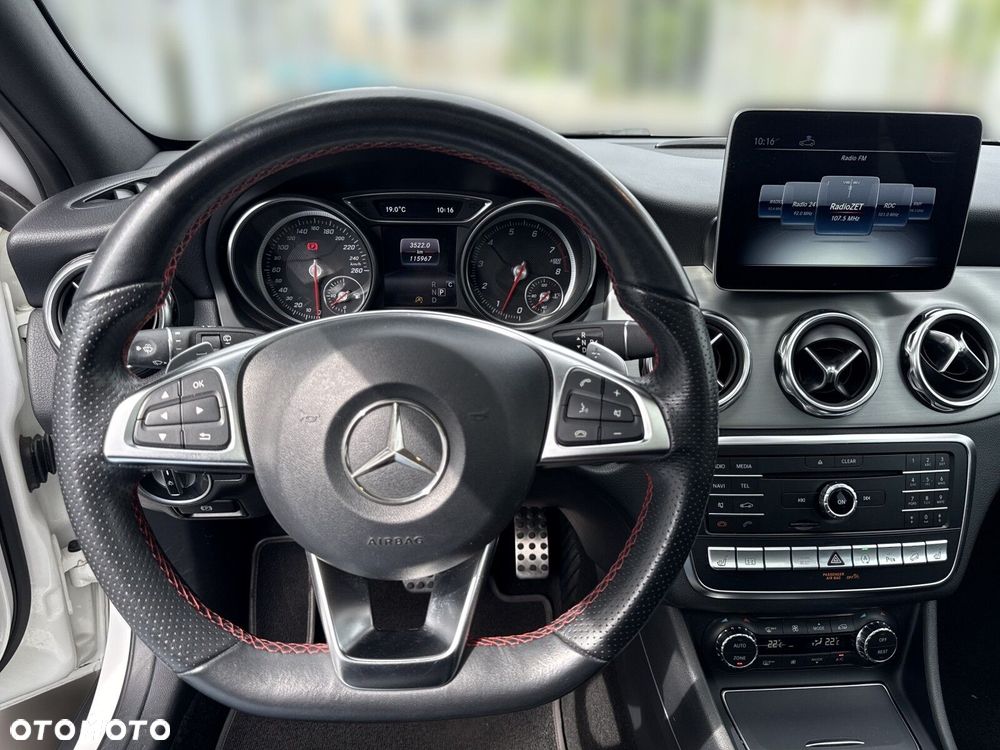 Mercedes-Benz GLA - 12