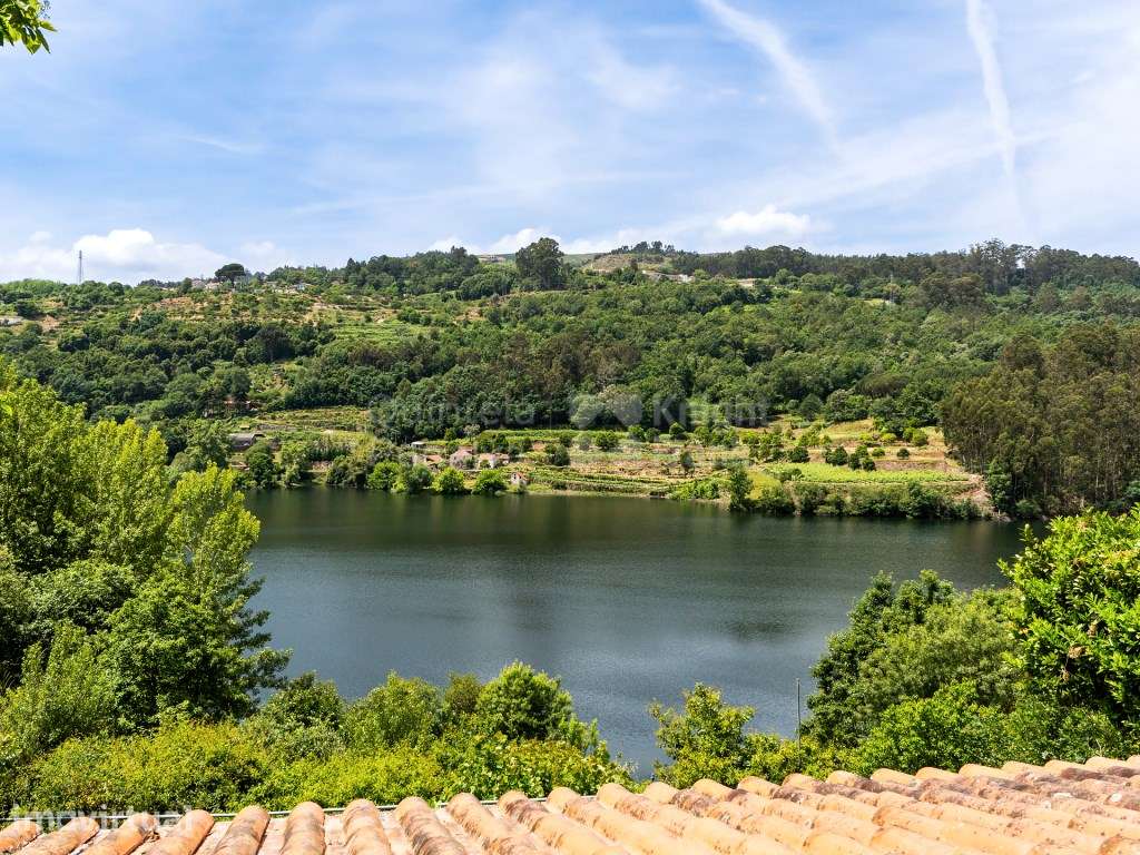 Moradia T5 de luxo com jardim e piscina junto ao Rio Tâmega - Grande imagem: 3/25