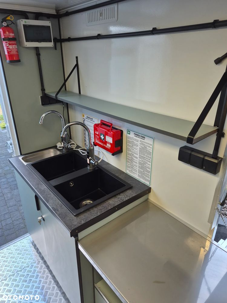 Mercedes-Benz Food Truck Sklep bar - 10