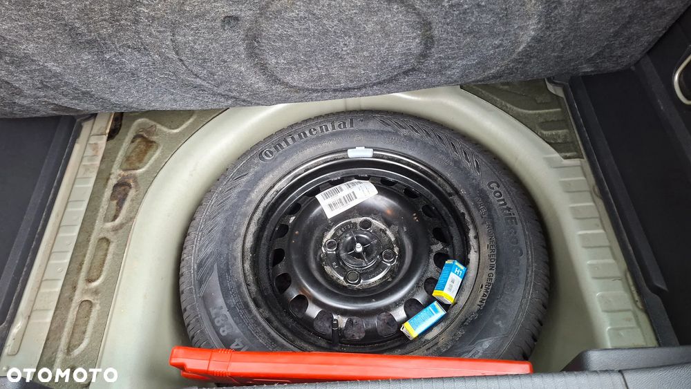 Opel Corsa 1.2 16V Essentia - 12