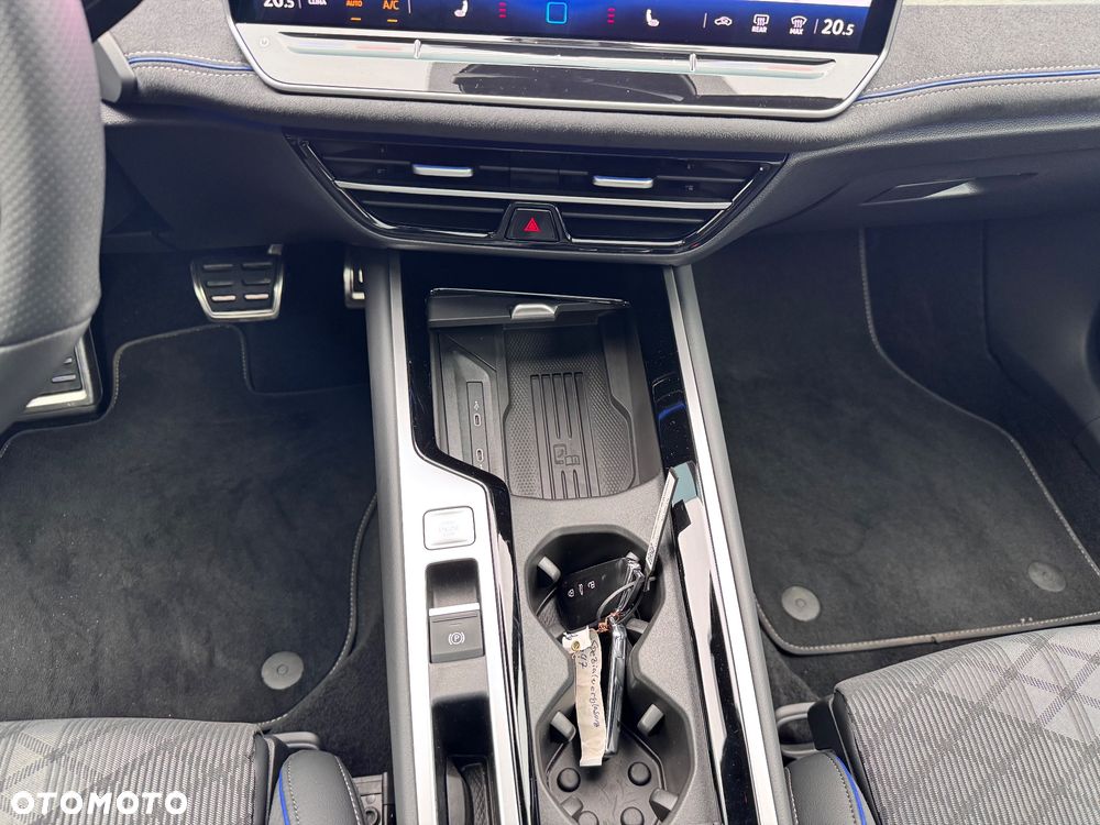 Volkswagen Passat 2.0 TDI SCR R-Line Plus DSG - 26