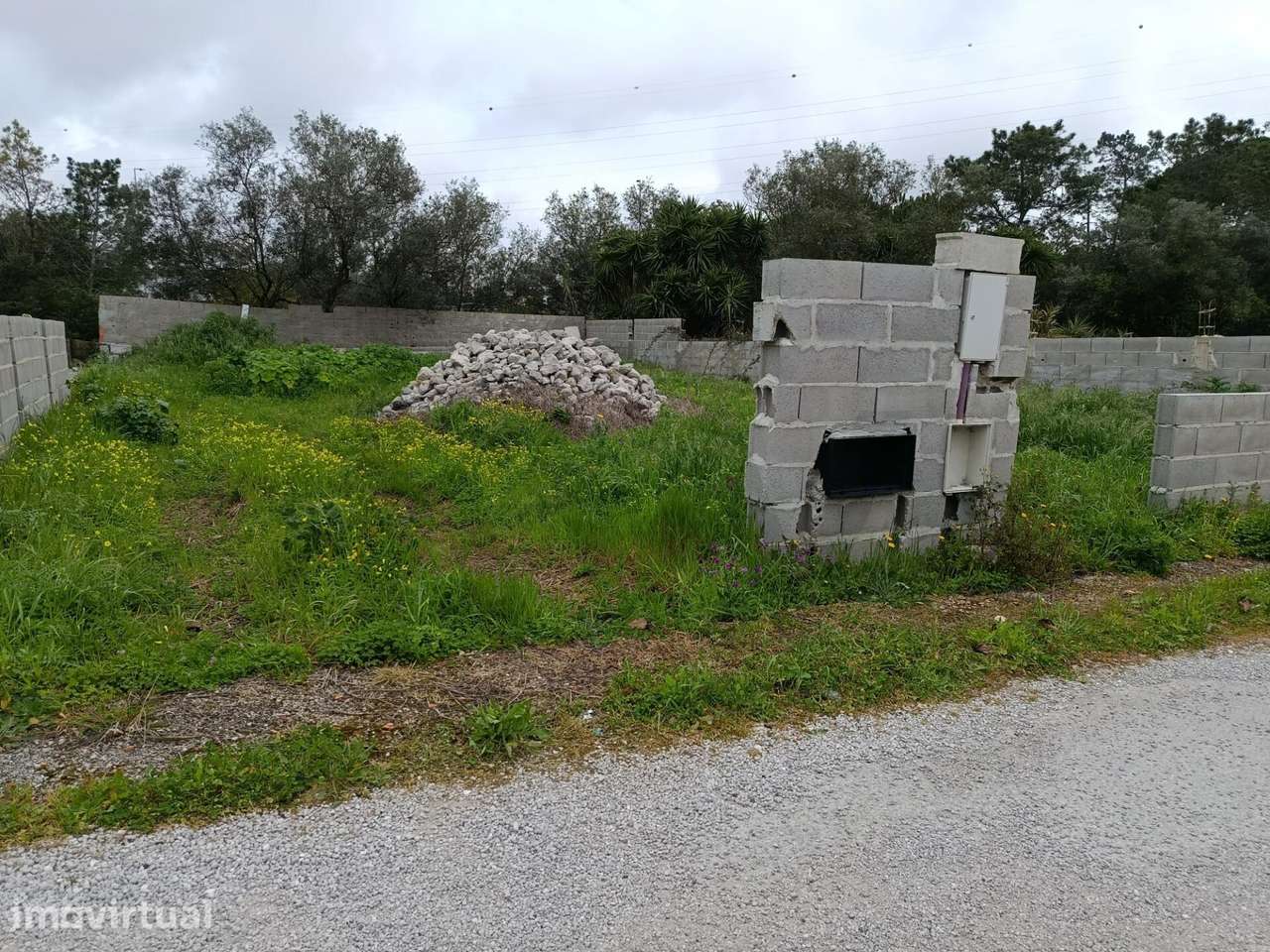 Terreno Urbano com 333m2 – Localização Premium na Charneca de Caparica - Grande imagem: 3/16