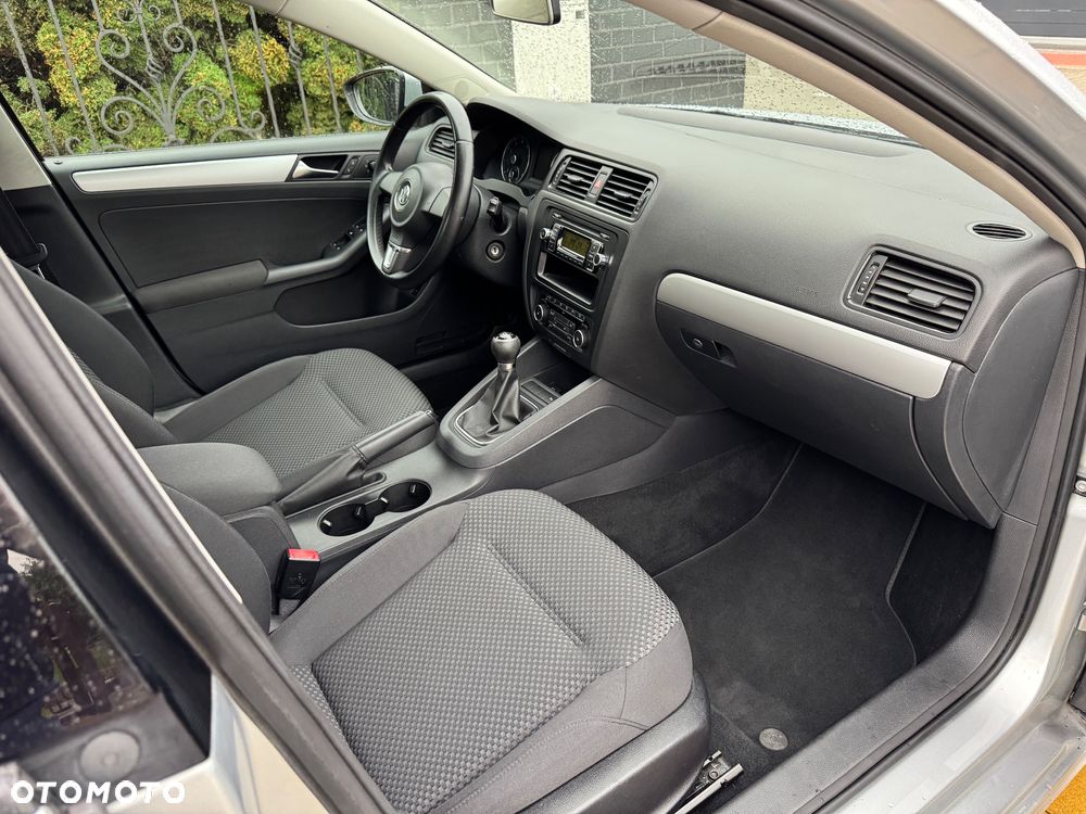 Volkswagen Jetta - 34