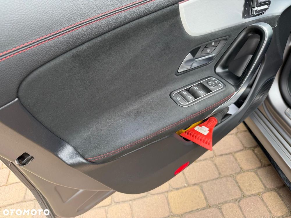 Mercedes-Benz CLA AMG 45 S 4-Matic+ 8G-DCT - 23