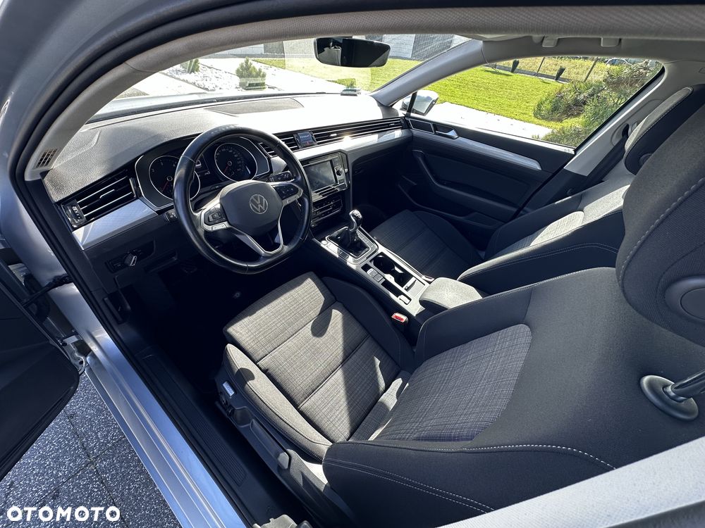 Volkswagen Passat - 12
