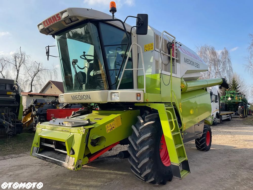 Claas Medion 330 - 1