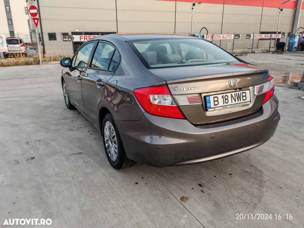 Honda Civic 1.8 MT ES - 4