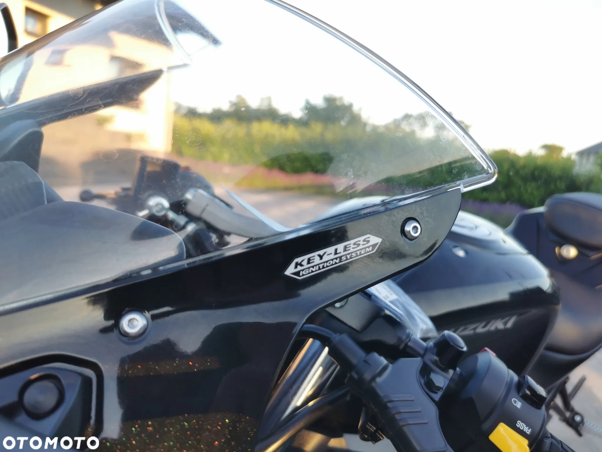 Suzuki GSX-R - 25