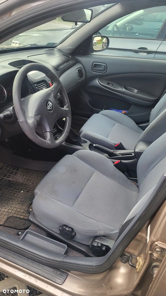 Nissan Almera 1.5 Base - 4
