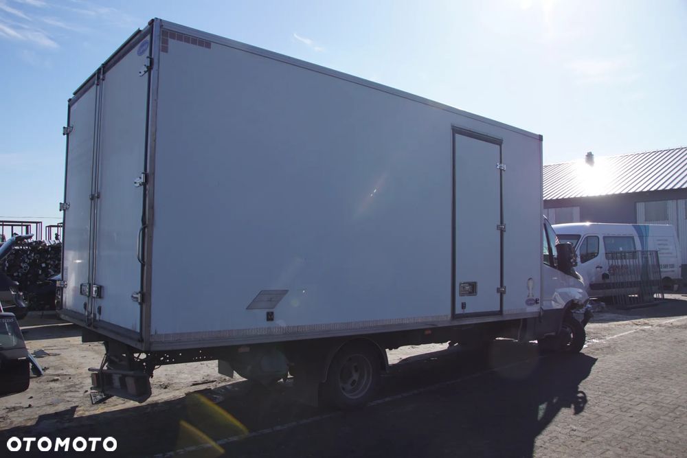 Auto na części - Iveco Daily IV 50C15 3.0 HPI 146 KM F1CFL411J 2840.6 2015R Silnik Skrzynia Drzwi Błotnik Lampa Lusterko Klamka Szyba Zabudowa Kontener Deska Kokpit Sterownik Moduł Czujnik Licznik Panel Kierownica - 3