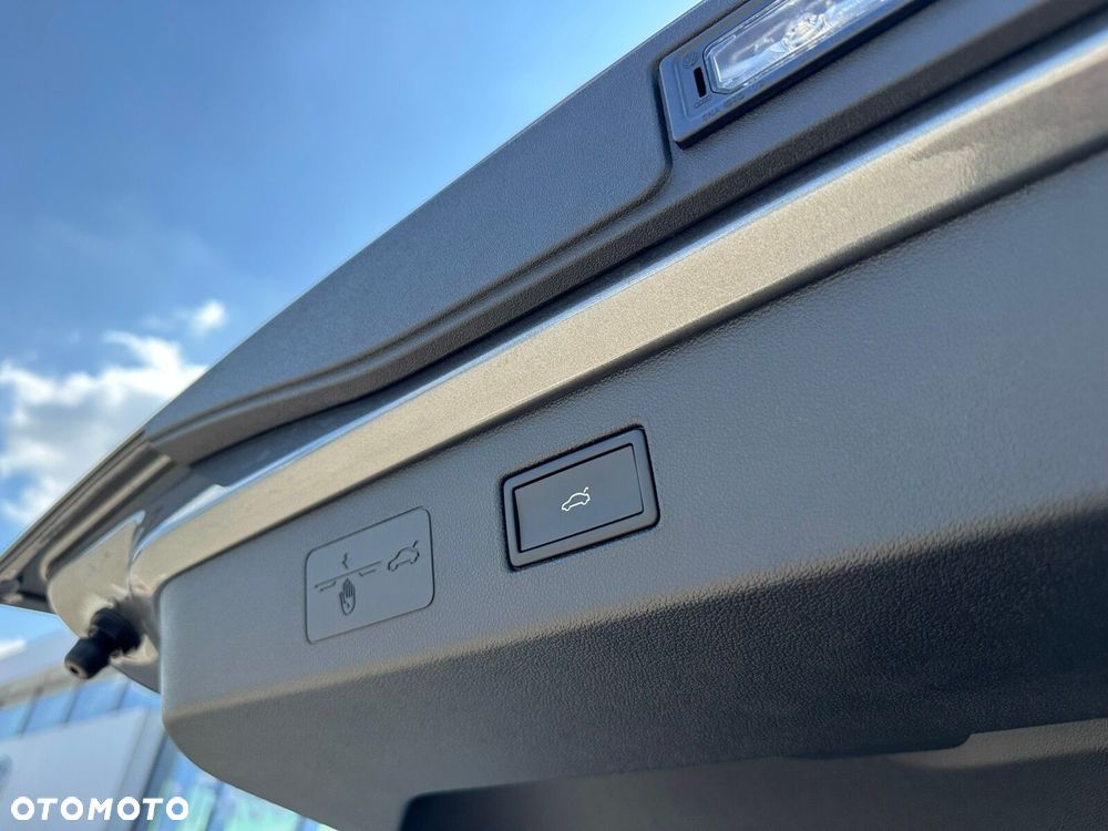 Volkswagen T-Roc 1.5 eTSI R-Line DSG - 11