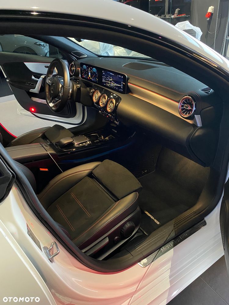 Mercedes-Benz CLA 180 7G-DCT AMG Line - 6