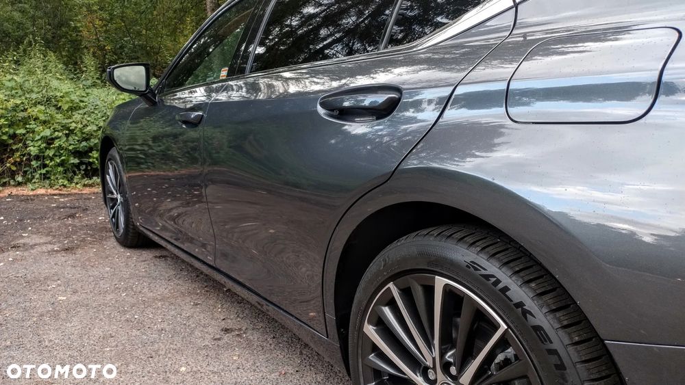 Lexus ES 300h Business Edition - 6