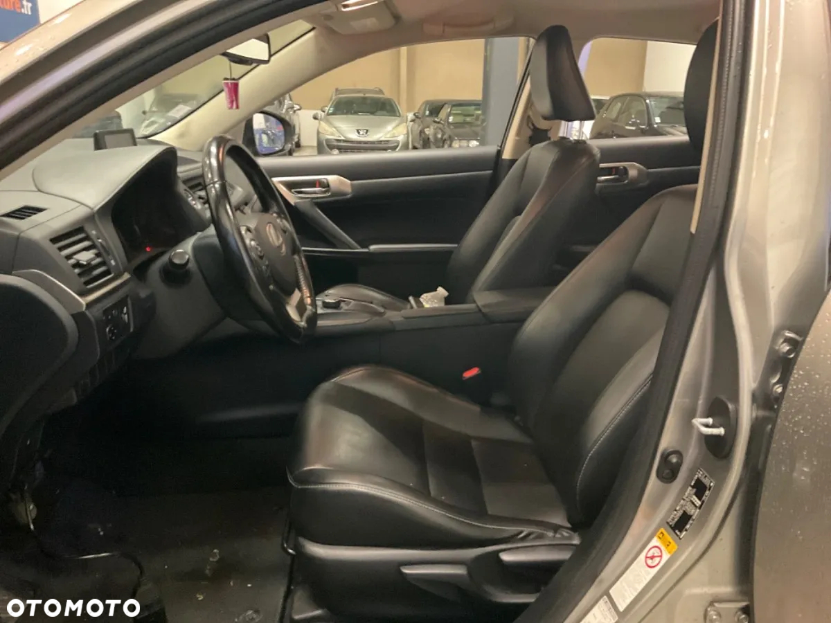 Lexus CT - 12