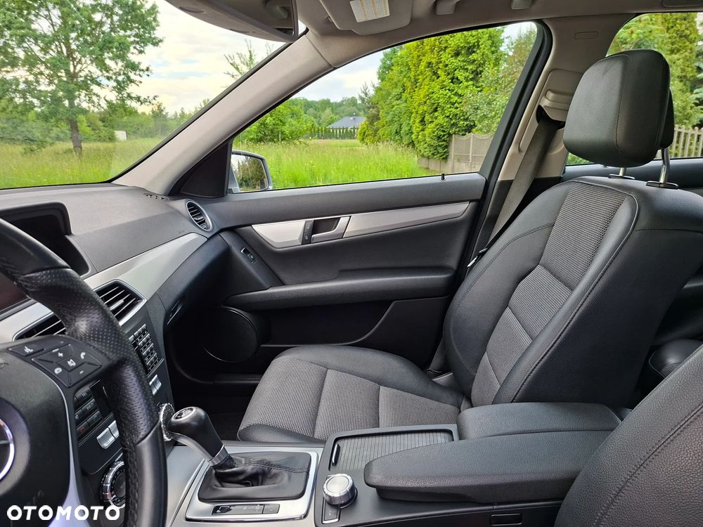 Mercedes-Benz Klasa C 180 CGI Automatik BlueEFFICIENCY Avantgarde - 18