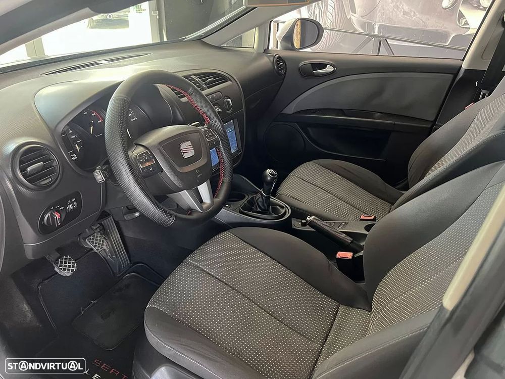 SEAT Leon 1.6 TDI DPF Ecomotive Sport - 6