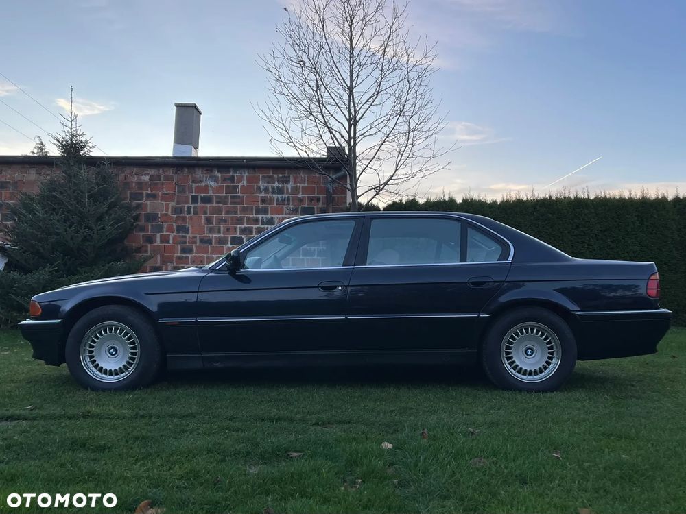 BMW Seria 7 750iL - 3