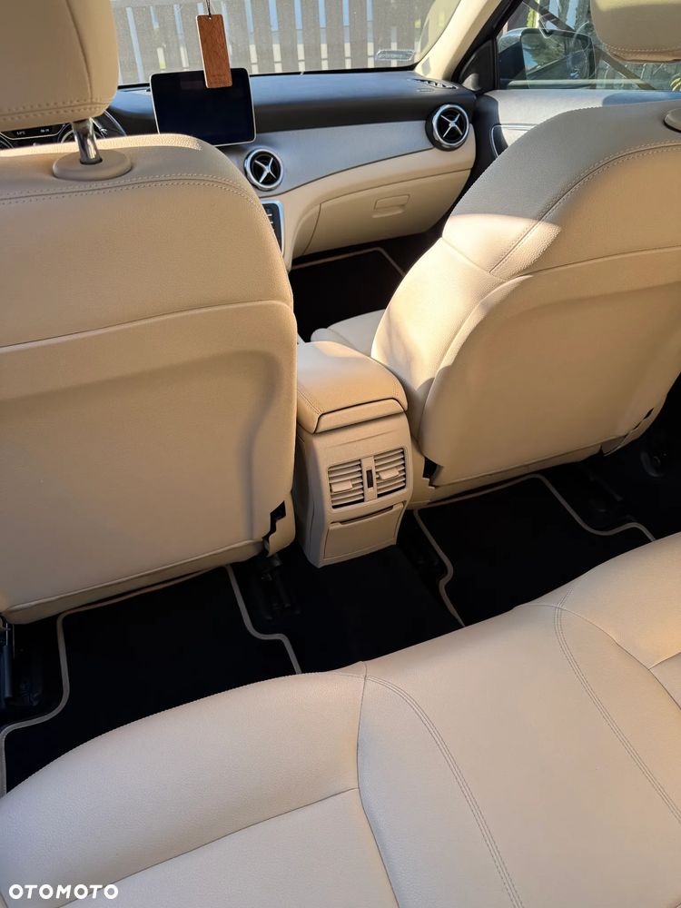 Mercedes-Benz GLA 200 7G-DCT Style - 14