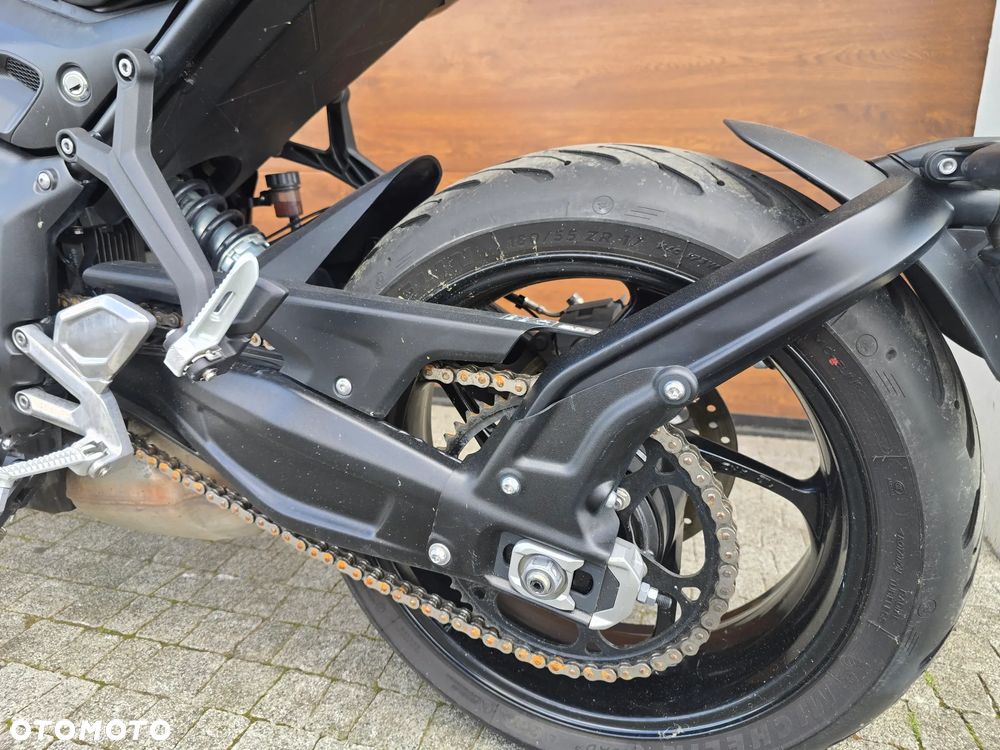 Triumph Trident - 32