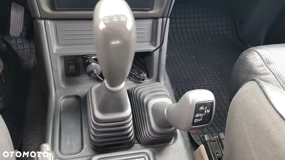 Mitsubishi Pajero - 16