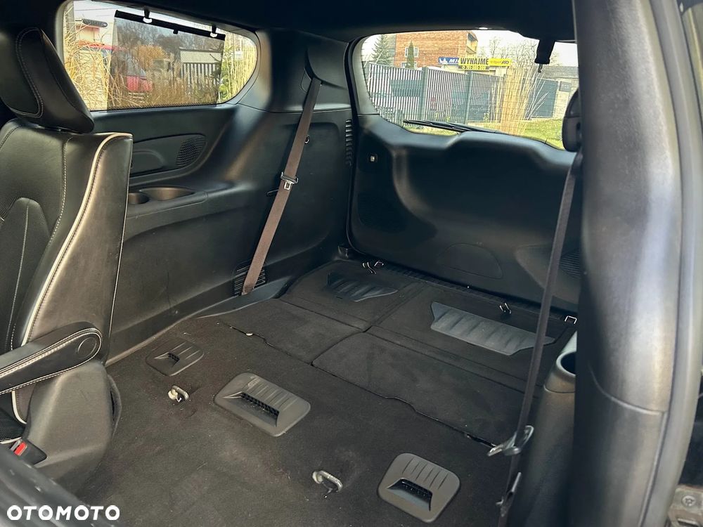 Chrysler Pacifica - 32