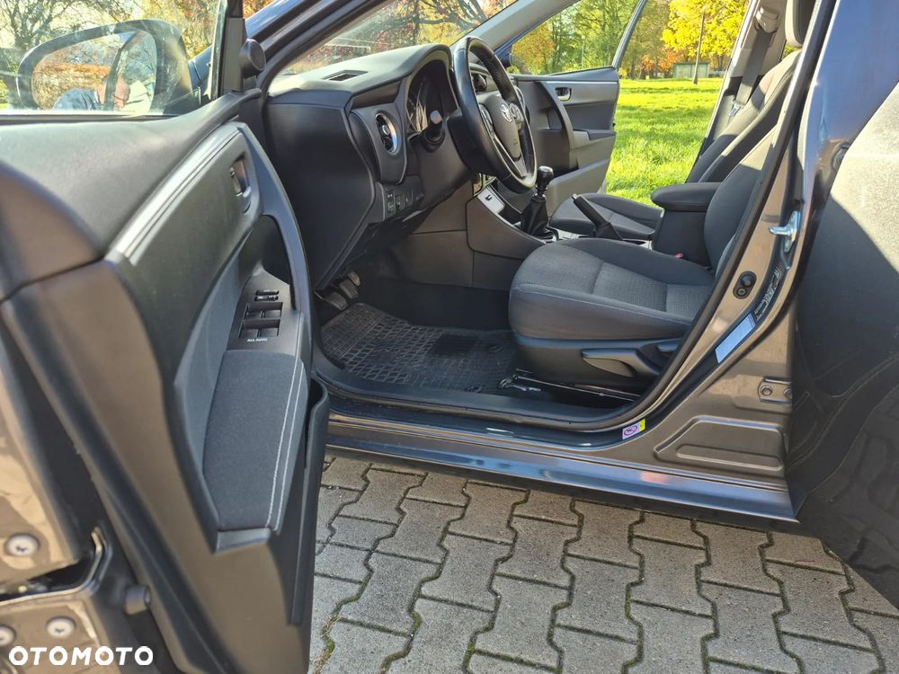 Toyota Corolla 1.6 Classic Plus - 13