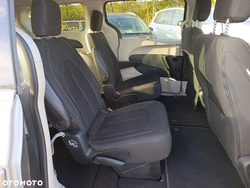 Chrysler Pacifica - 8