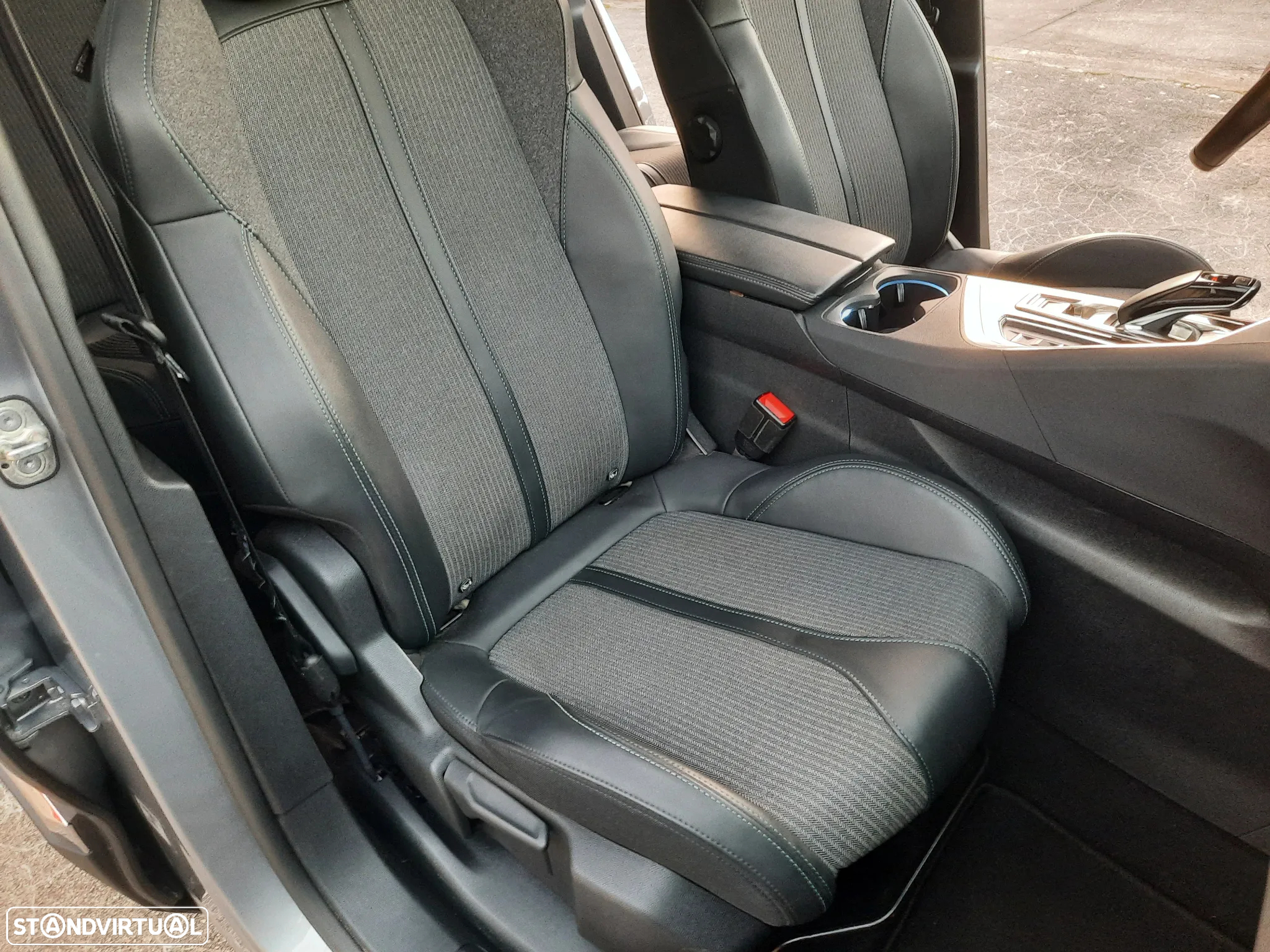 Peugeot 3008 1.6 Hybrid Allure Pack e-EAT8 - 36