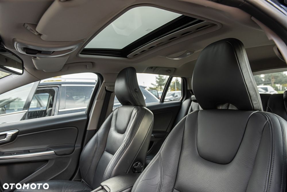 Volvo V60 D5 AWD Momentum - 19