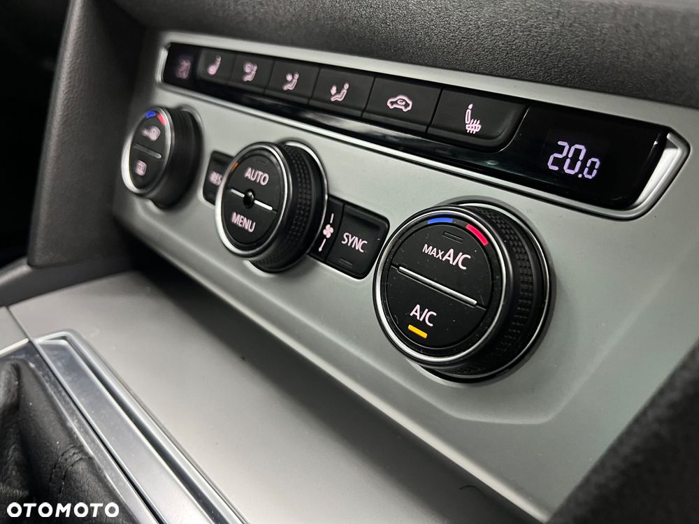 Volkswagen Passat - 30