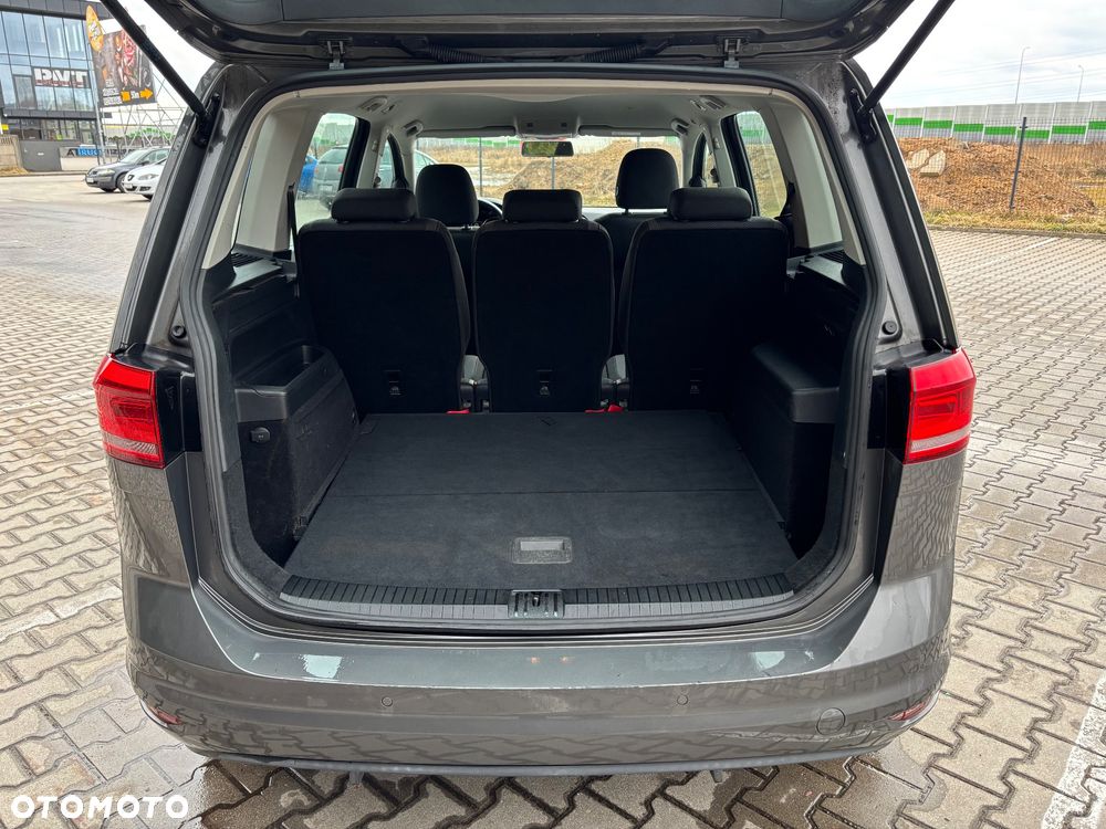 Volkswagen Touran - 18
