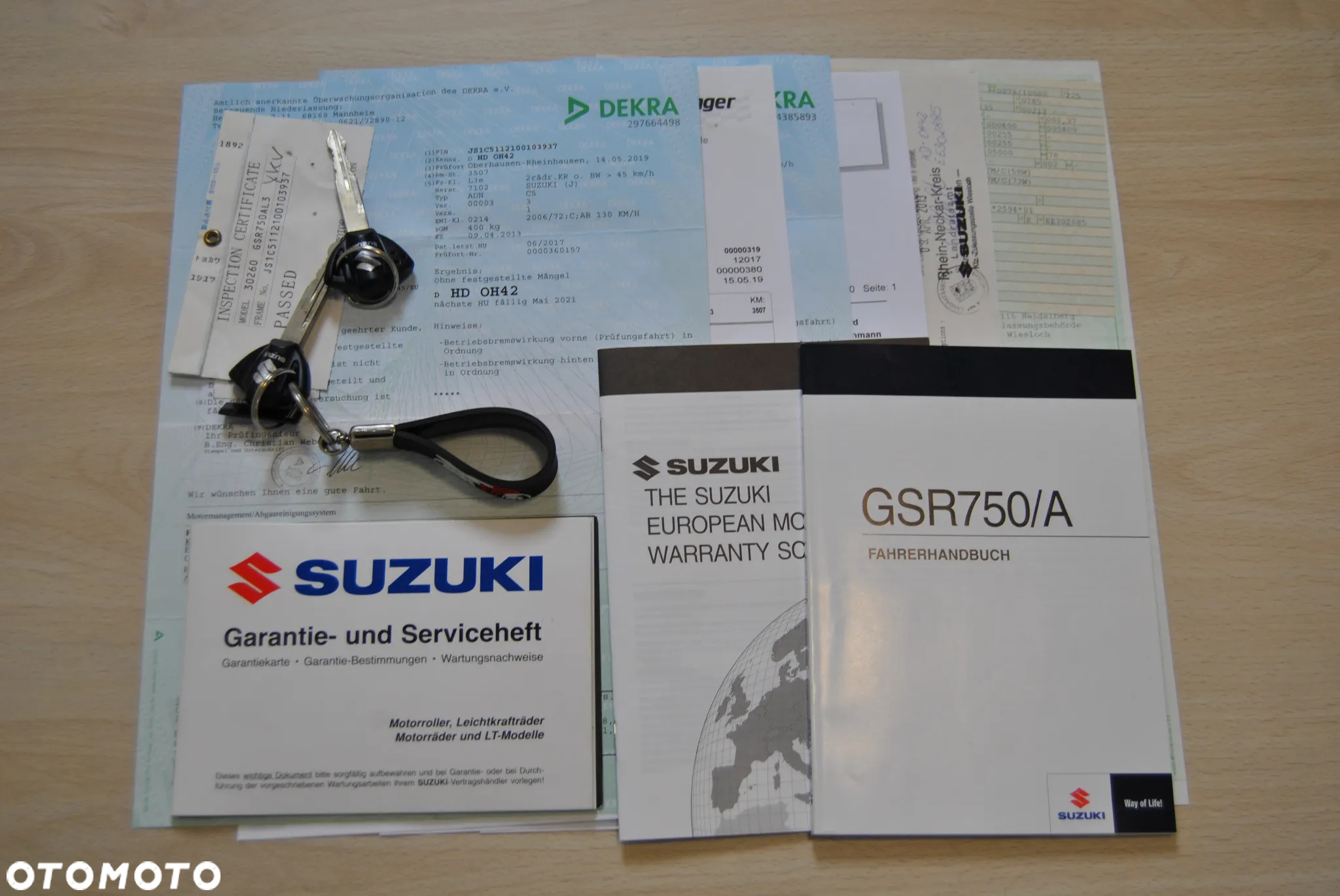 Suzuki GSR - 23