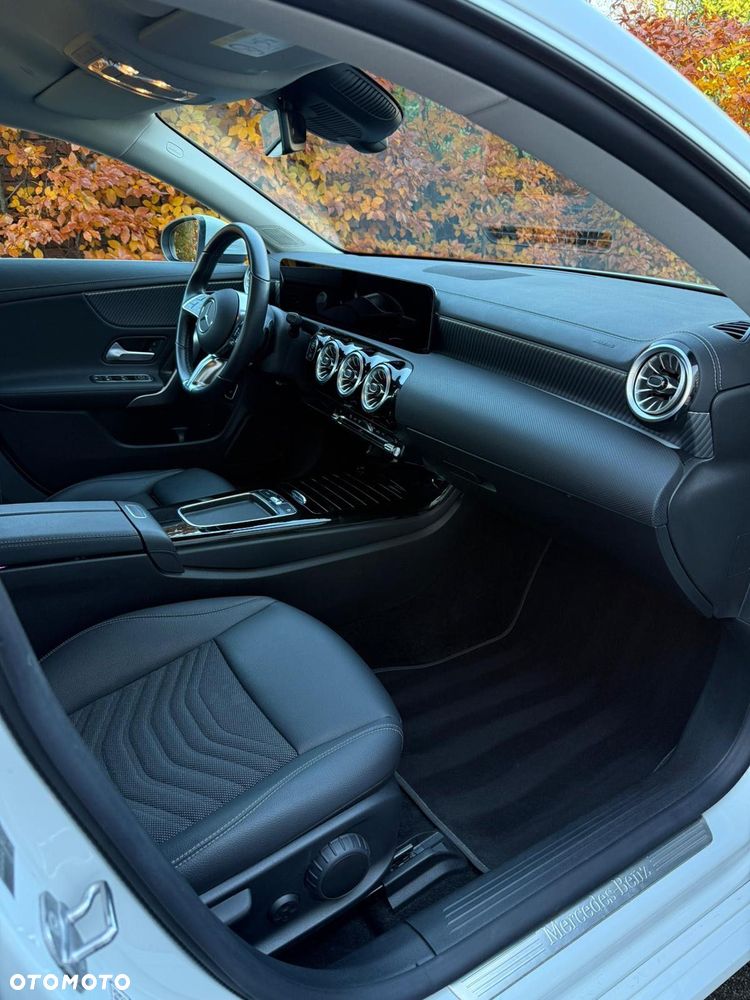 Mercedes-Benz CLA 200 7G-DCT - 7