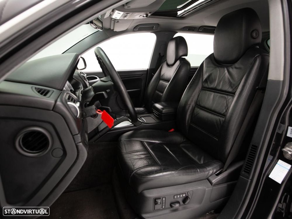 Porsche Cayenne Turbo - 10