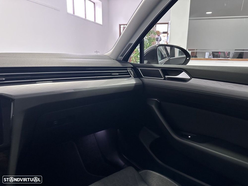 VW Passat Variant - 17