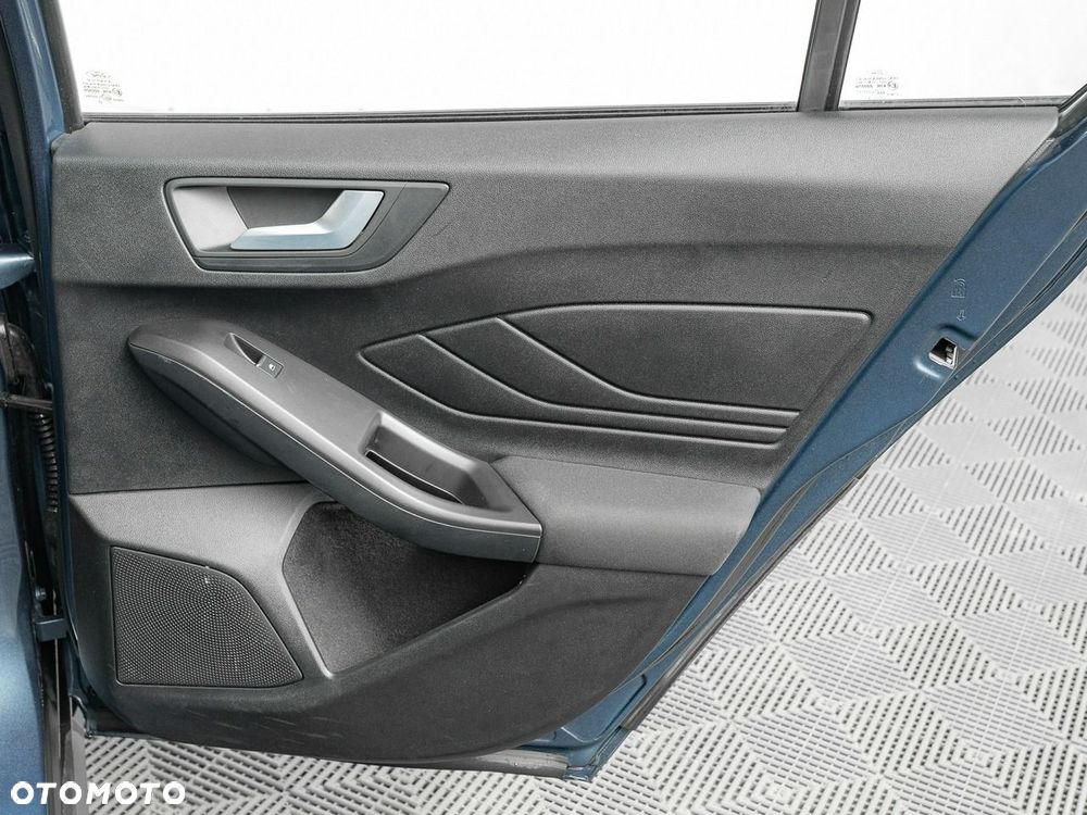Ford Focus SW 1.0 EcoBoost Hybrid TITANIUM - 27