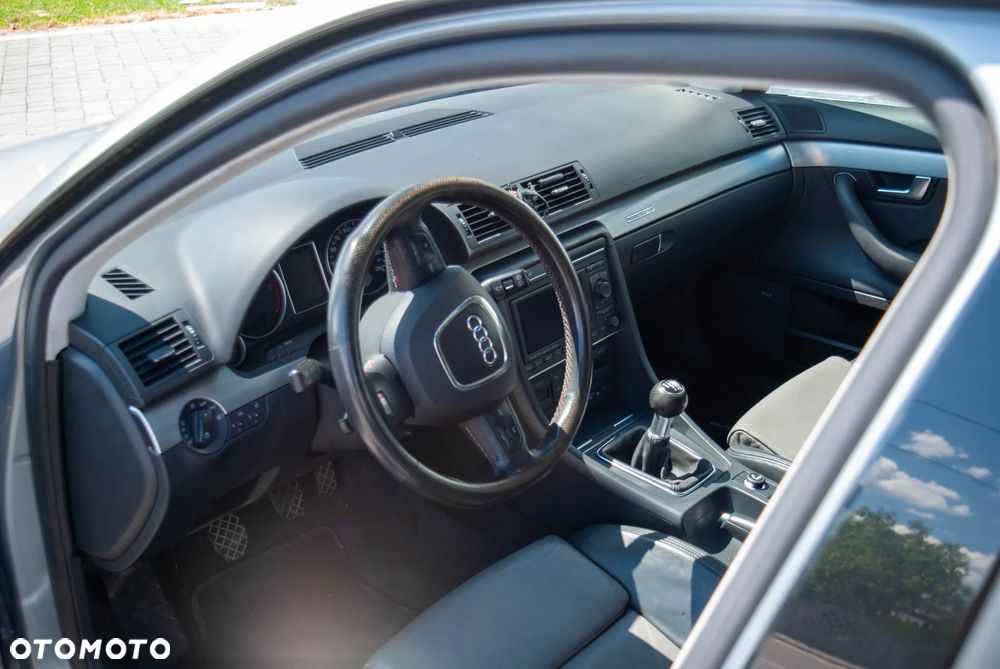 Audi A4 Avant 2.0 TDI DPF quattro - 14