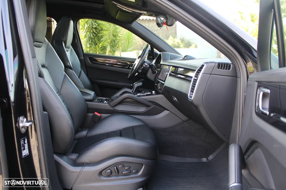 Porsche Cayenne Coupé E-Hybrid Platinum Edition - 23