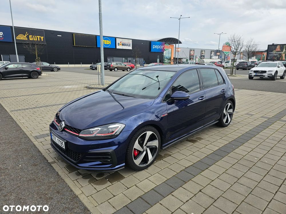 Volkswagen Golf - 6