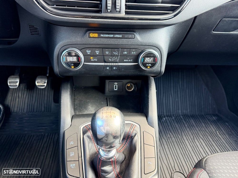 Ford Focus SW 1.0 EcoBoost ST-Line X - 29