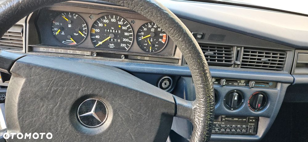 Mercedes-Benz W201 (190) - 6