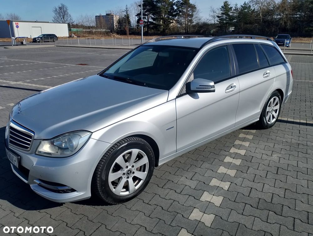 Mercedes-Benz Klasa C 180 CGI BlueEff Avantgarde - 2