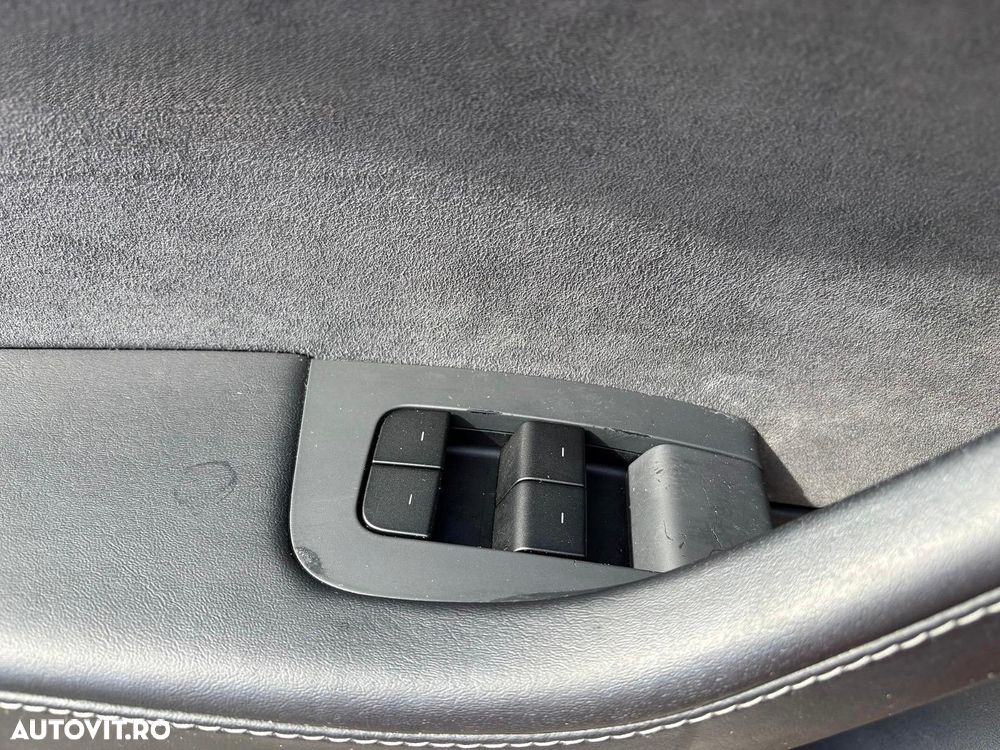 Tesla Model 3 - 11