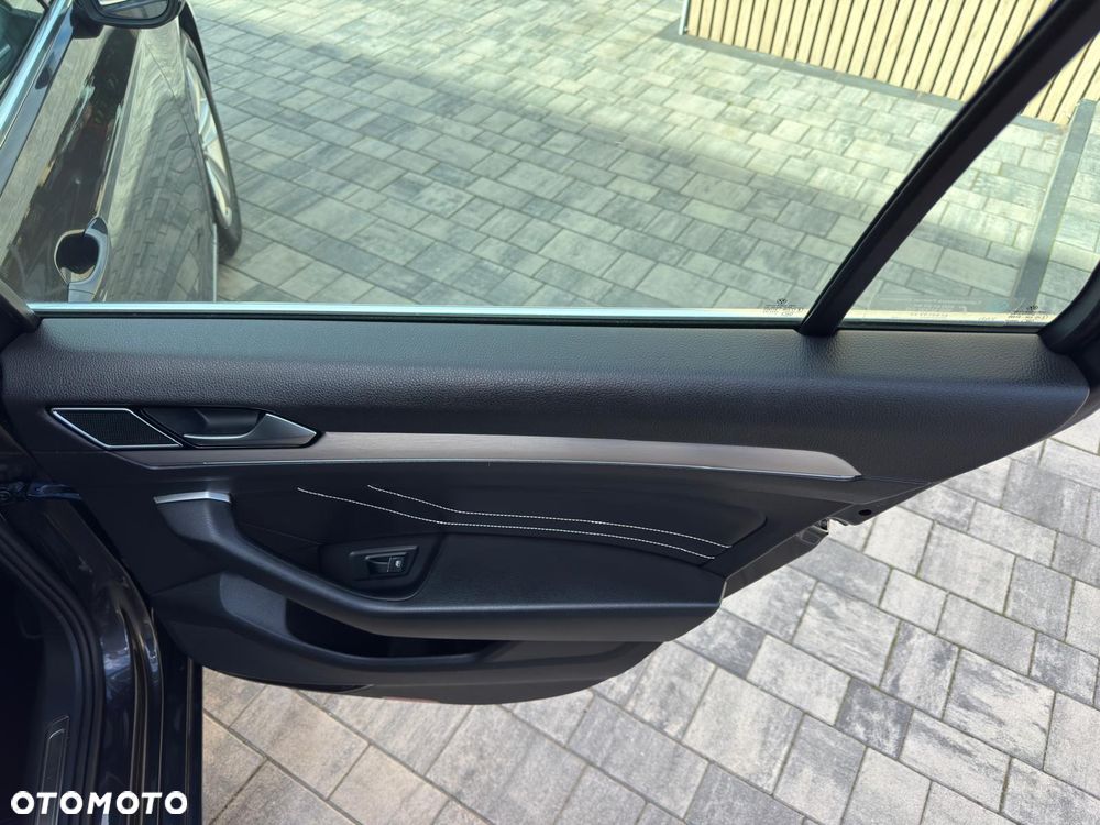 Volkswagen Passat Variant 1.5 TSI EVO Elegance DSG - 31