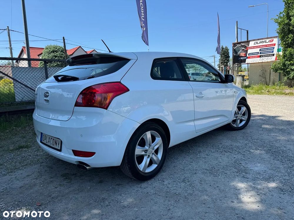 Kia ProCeed - 13