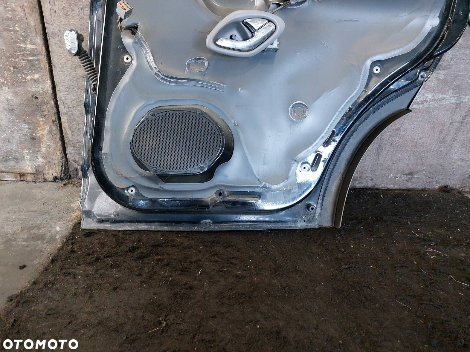 DRZWI KOMPLETNE PRAWY TYŁ MAZDA TRIBUTE PRZEDLIFT DRZWI A2X - 2