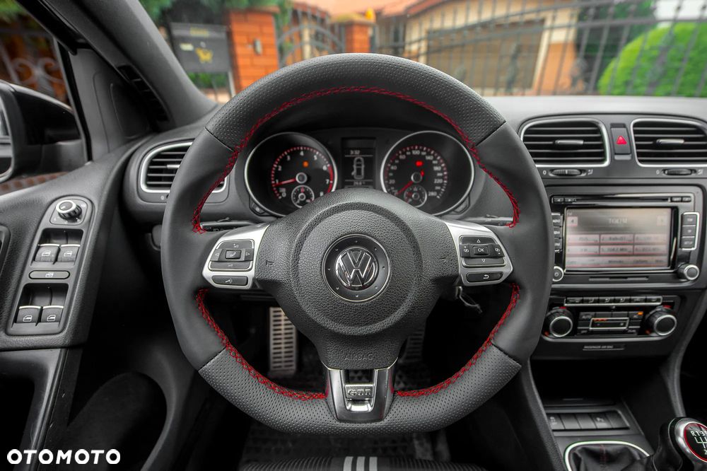 Volkswagen Golf 2.0 GTI adidas - 21
