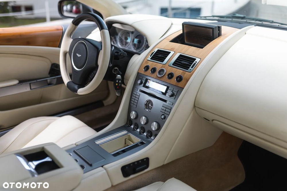 Aston Martin DB9 Touchtronic - 19